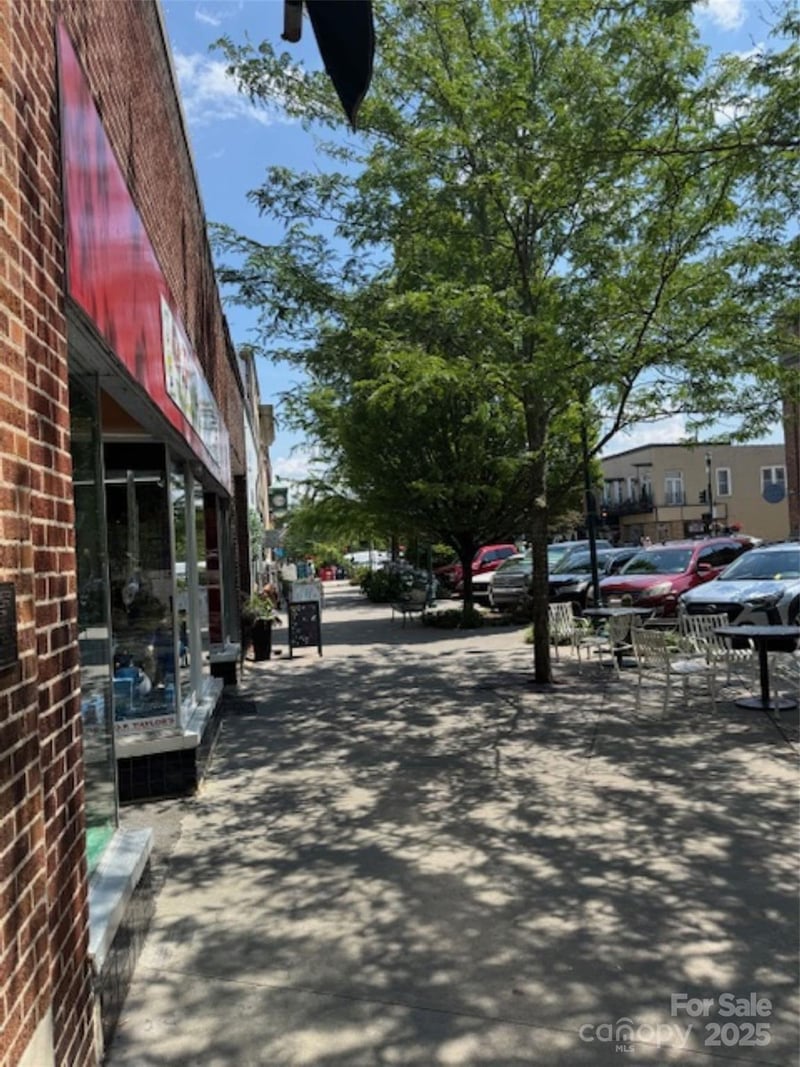 418 Main St, Hendersonville, NC 28792