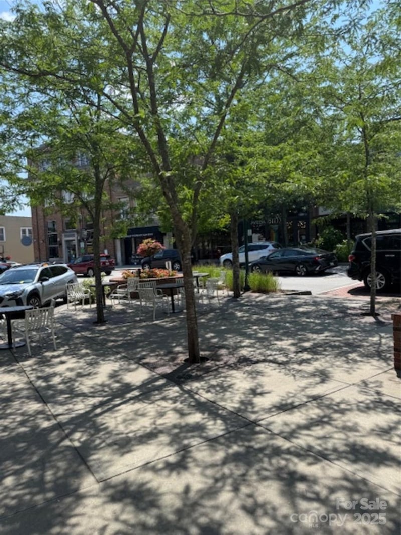 418 Main St, Hendersonville, NC 28792