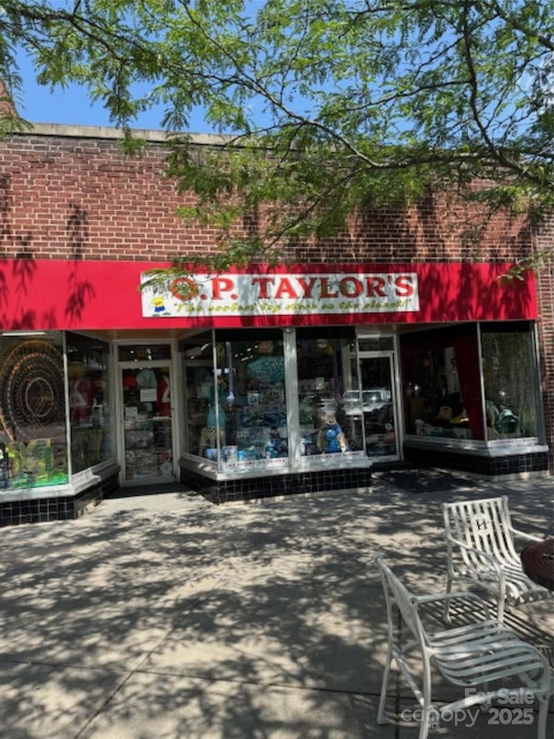 418 Main St, Hendersonville, NC 28792