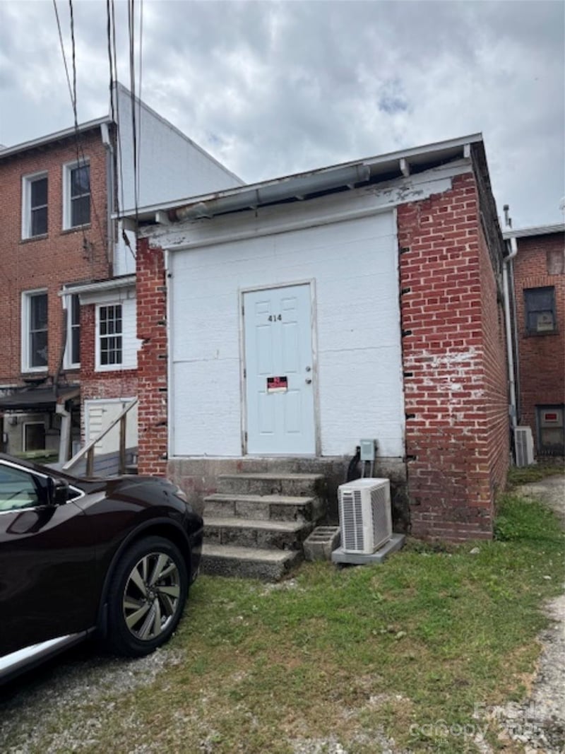414 Main St, Hendersonville, NC 28792