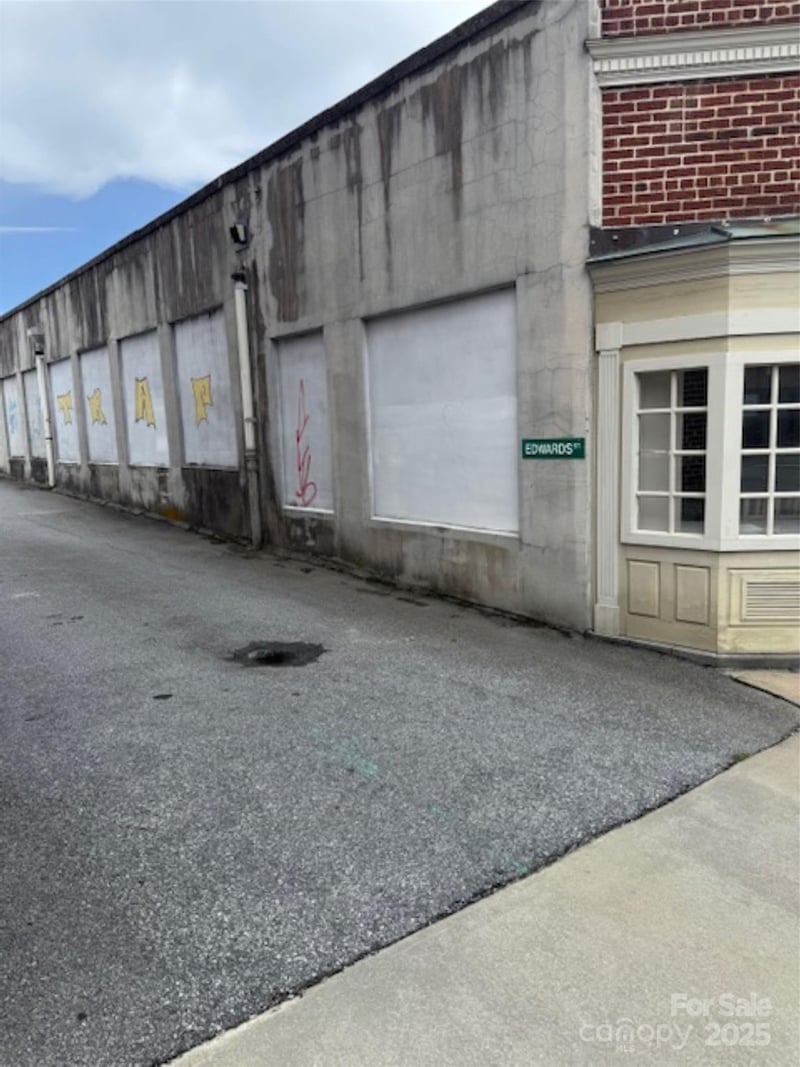 414 Main St, Hendersonville, NC 28792