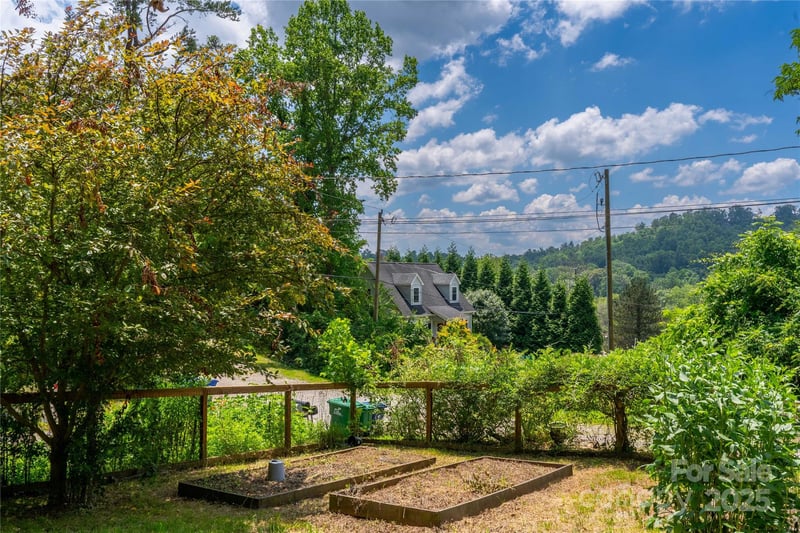 5 Koenig Way, Asheville, NC 28804