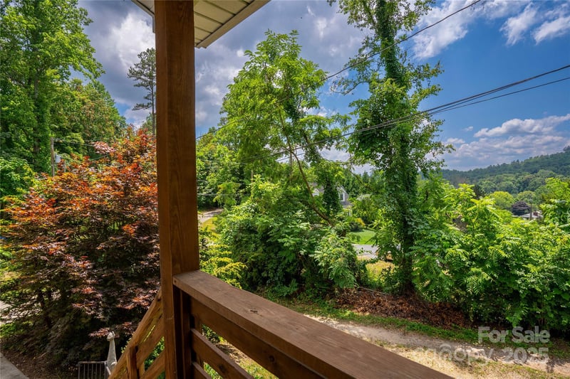 5 Koenig Way, Asheville, NC 28804