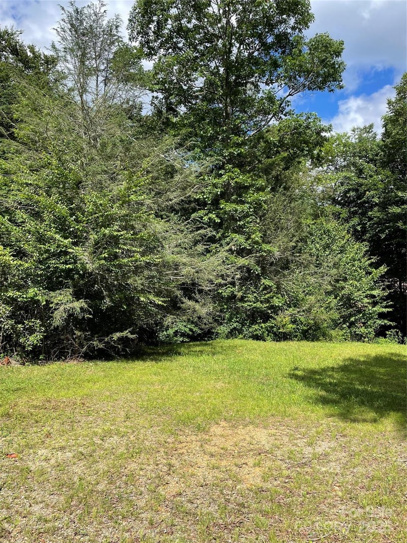 686 Mashstomp Rd, Maggie Valley, NC 28751