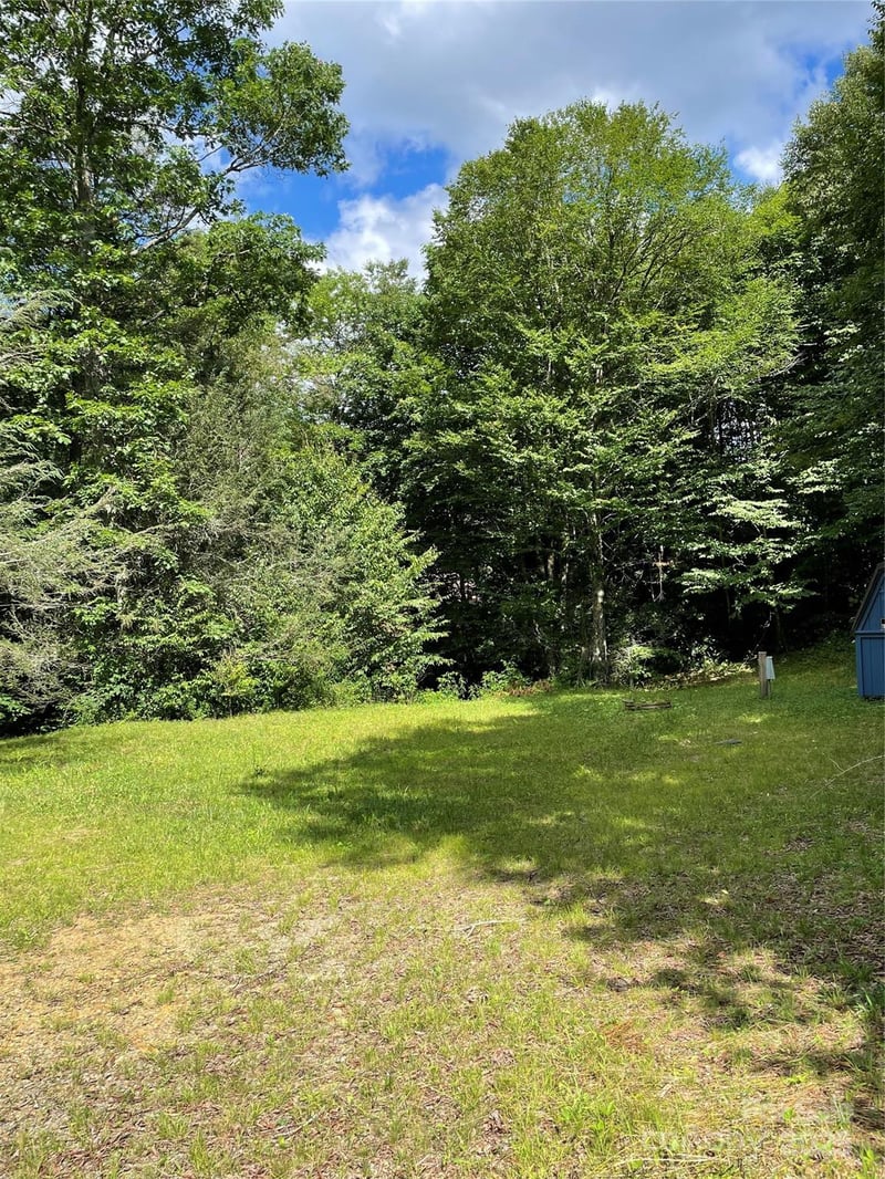686 Mashstomp Rd, Maggie Valley, NC 28751