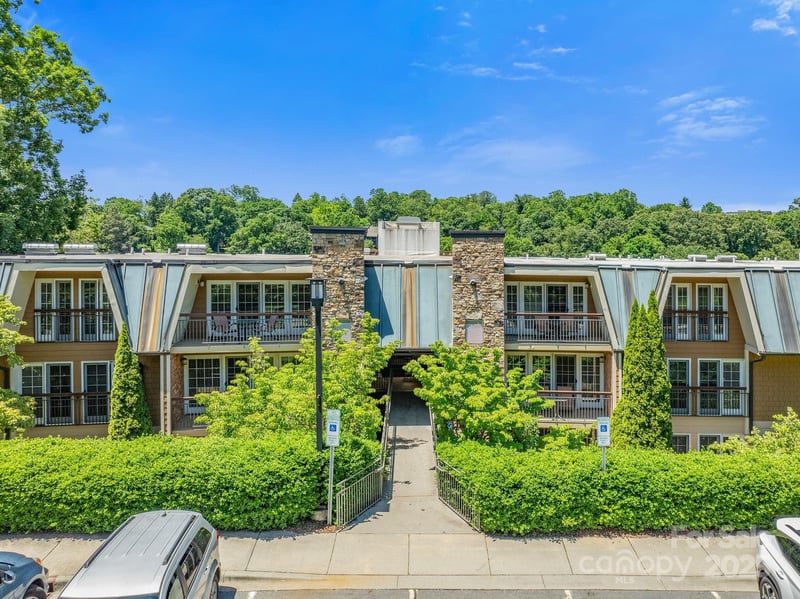 111 Bowling Park Rd #111, Asheville, NC 28803