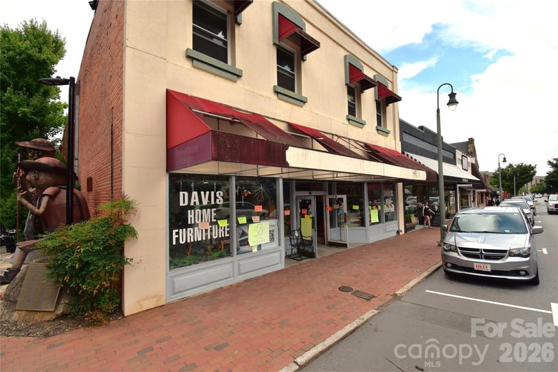 93 Main St, Waynesville, NC 28786