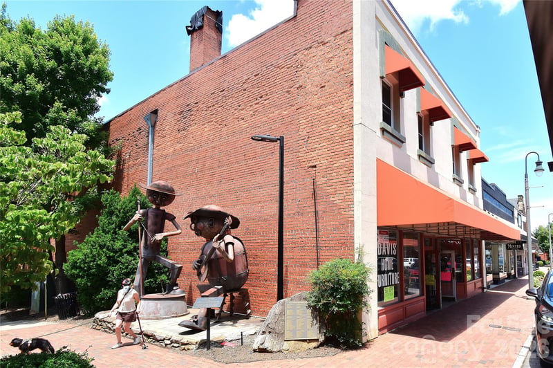 93 N Main St, Waynesville, NC 28786