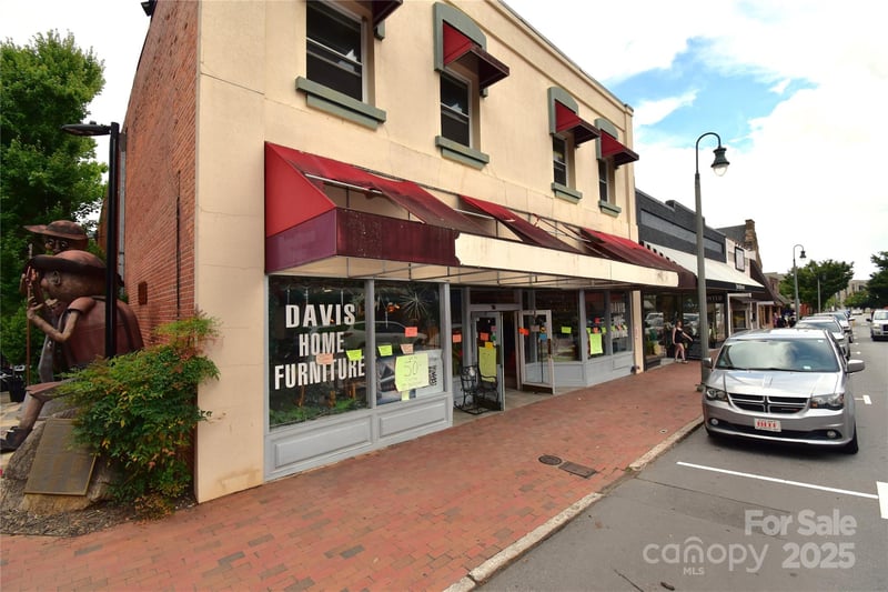 93 Main St, Waynesville, NC 28786