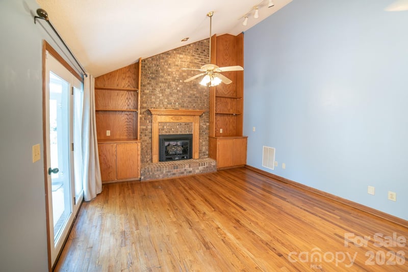1633 Jamestown Rd, Morganton, NC 28655