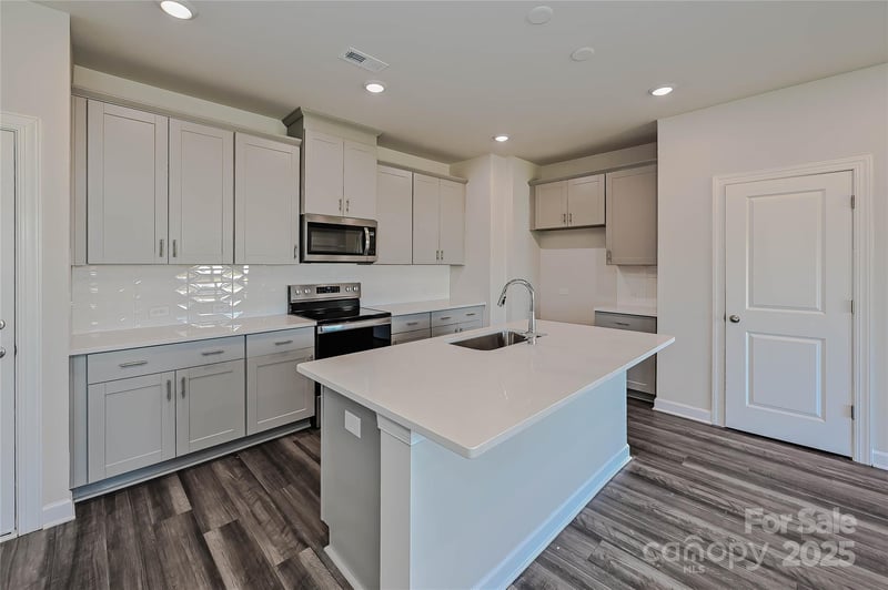 1433 Wildflower St, Newton, NC 28658