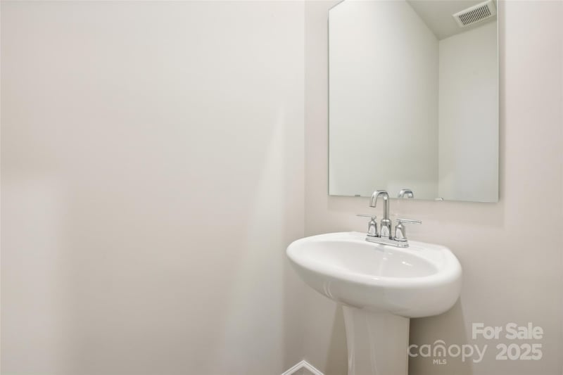 1429 Wildflower St, Newton, NC 28658