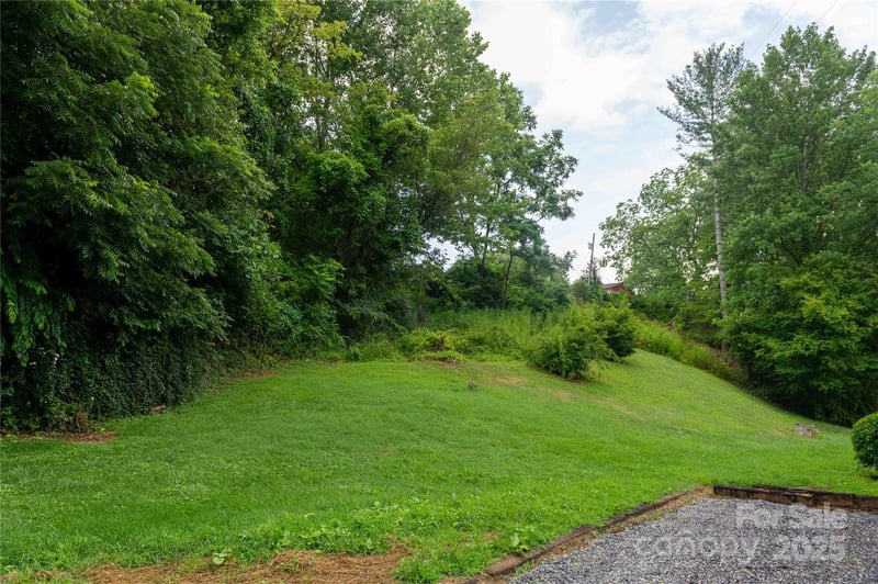 40 Double Island Rd, Burnsville, NC 28714