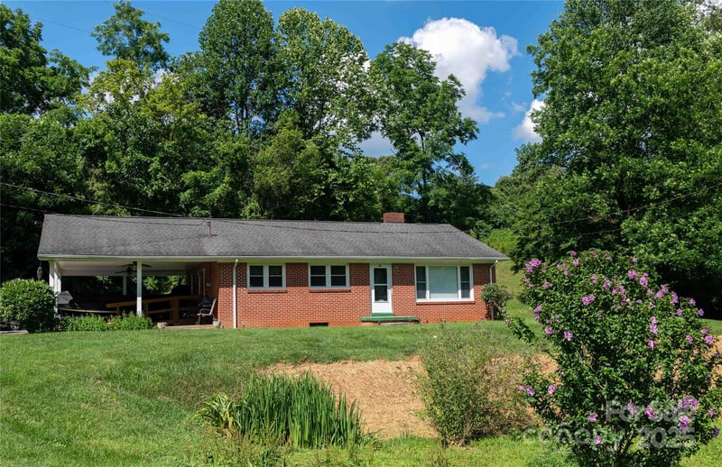 40 Double Island Rd, Burnsville, NC 28714