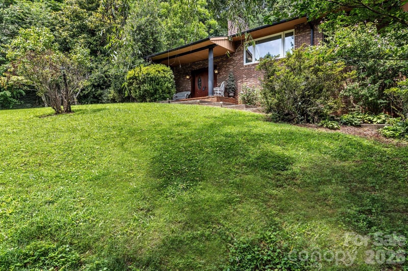 31 Mark Twain Rd, Asheville, NC 28805