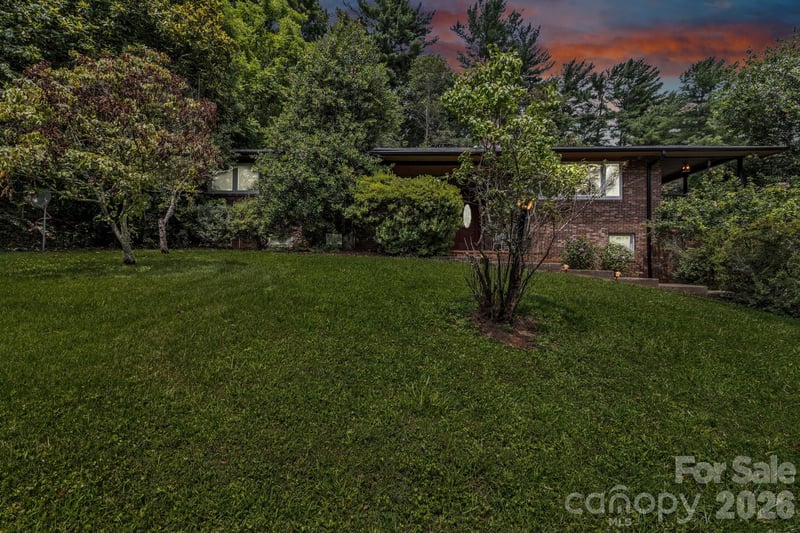 31 Mark Twain Rd, Asheville, NC 28805