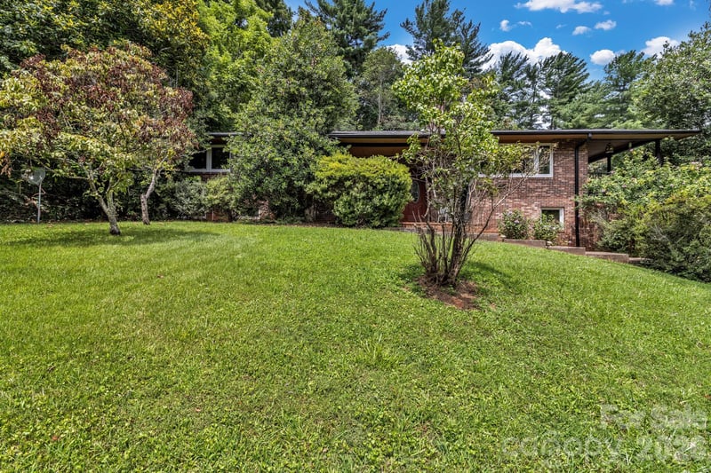 31 Mark Twain Rd, Asheville, NC 28805