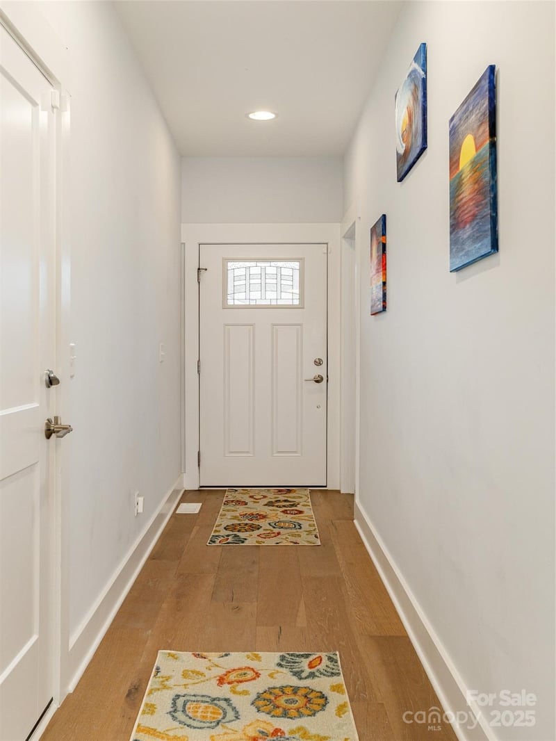 37 Thornes Ln, Asheville, NC 28805