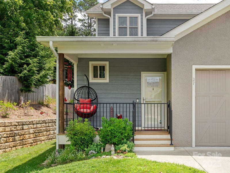 37 Thornes Ln, Asheville, NC 28805