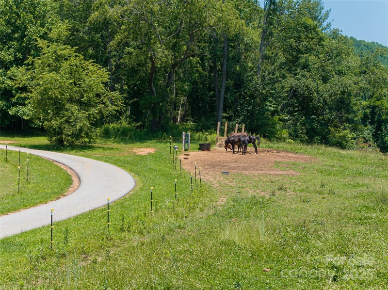 173 Avery Creek Rd, Arden, NC 28704