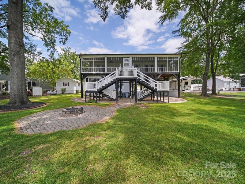 2364 Lakeside Dr, Liberty Hill, SC 29074