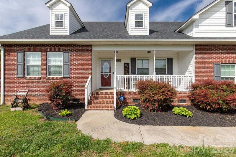 1302 Bryson Creek Dr, Mcconnells, SC 29726