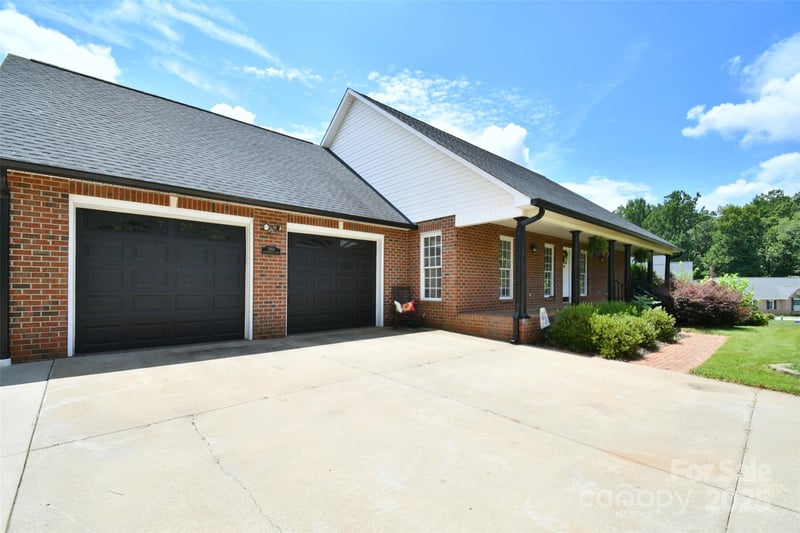 2914 Weatherfield Dr, Lincolnton, NC 28092