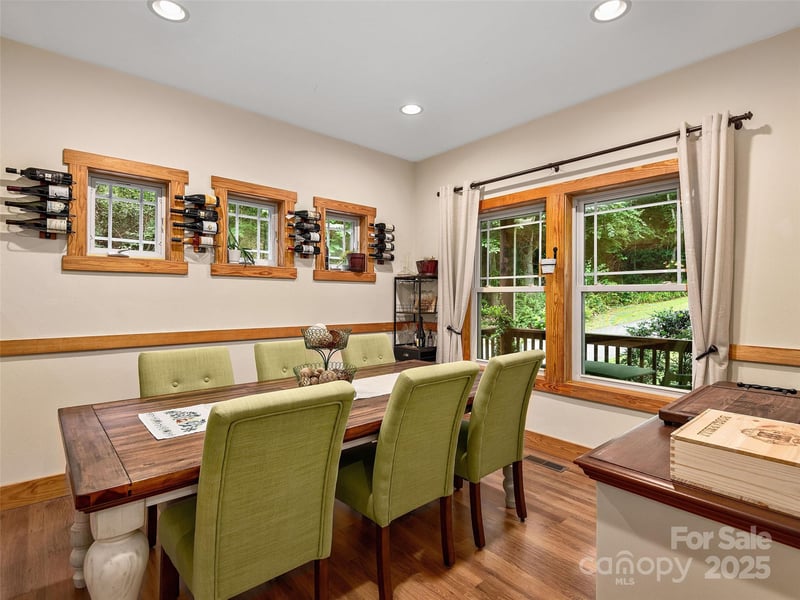 264 Charming Ln, Hendersonville, NC 28792