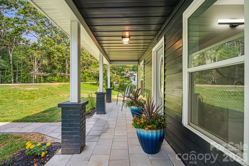 95 Grassy View Rd, Candler, NC 28715