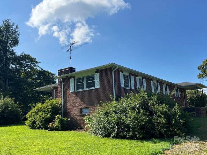 40 Country View Ln, Hendersonville, NC 28792