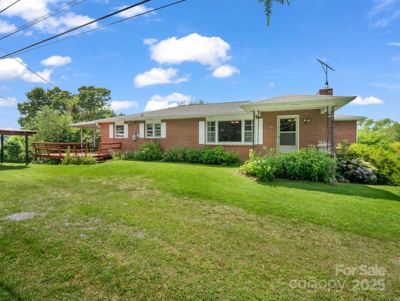 40 Country View Ln, Hendersonville, NC 28792