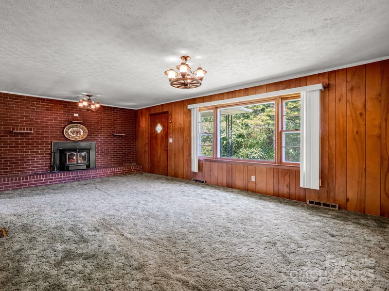 40 Country View Ln, Hendersonville, NC 28792