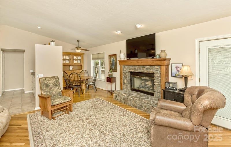 15 Beaverdam Knoll Rd, Asheville, NC 28804