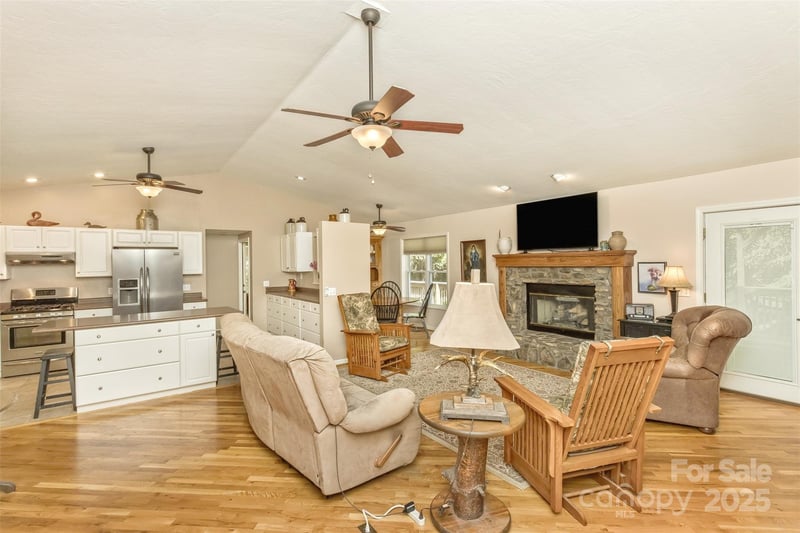 15 Beaverdam Knoll Rd, Asheville, NC 28804