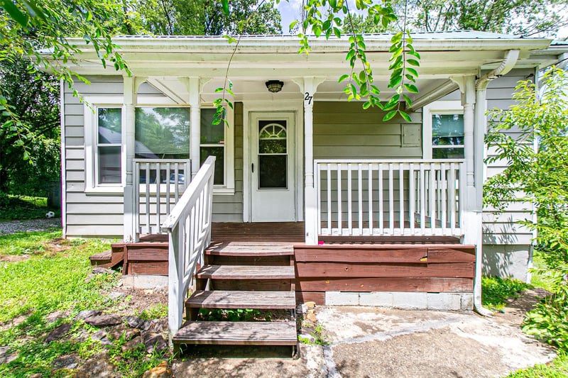 27 Curlee St, Brevard, NC 28712