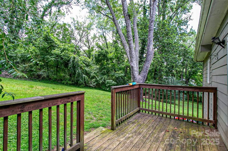27 Curlee St, Brevard, NC 28712
