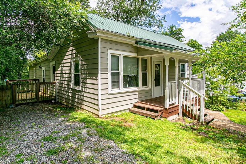 27 Curlee St, Brevard, NC 28712