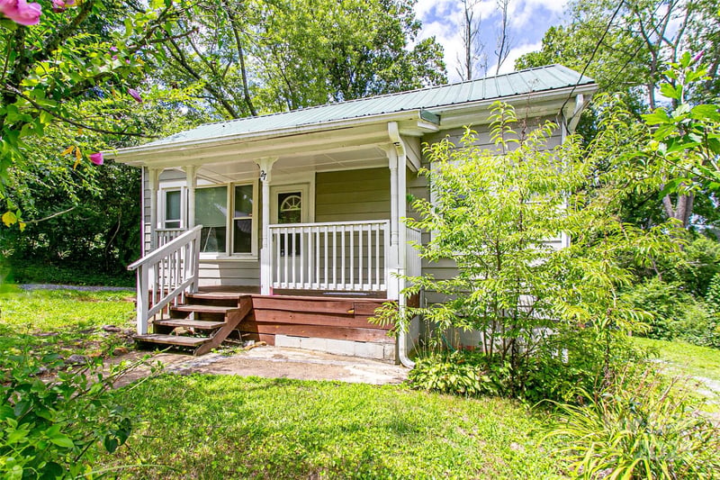 27 Curlee St, Brevard, NC 28712