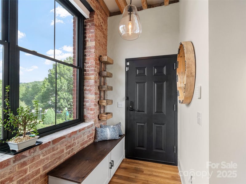 5 Town Sq #204, Burnsville, NC 28714
