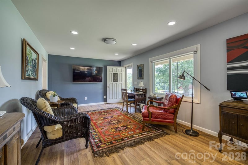 214 Howard St, Morganton, NC 28655