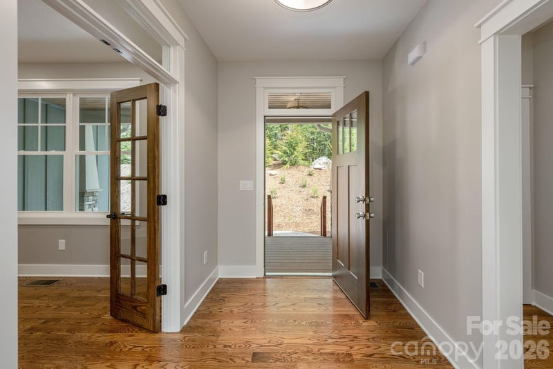 634 Hollybrook Dr, Flat Rock, NC 28731
