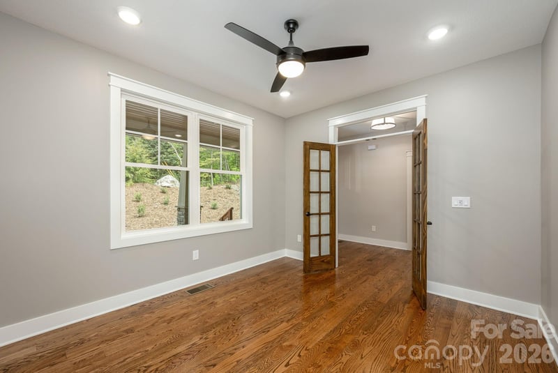 634 Hollybrook Dr, Flat Rock, NC 28731