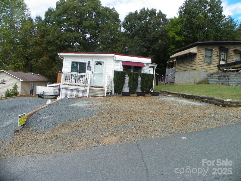 218 Cardinal Dr, New London, NC 28127