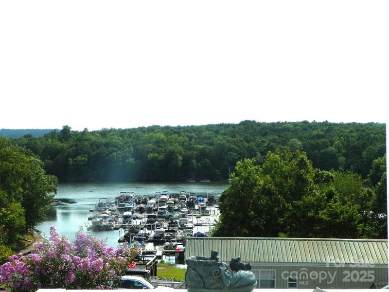 218 Cardinal Dr, New London, NC 28127