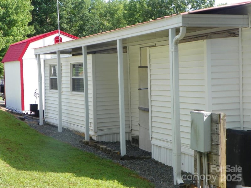 218 Cardinal Dr, New London, NC 28127
