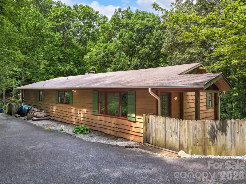18 Wild Violet Ln, Arden, NC 28704