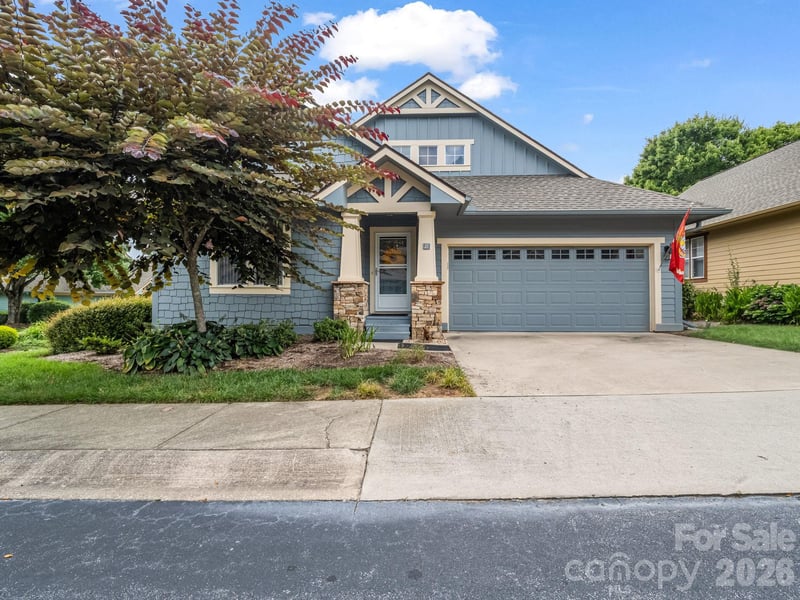 27 Gray Wolf Ln, Hendersonville, NC 28792