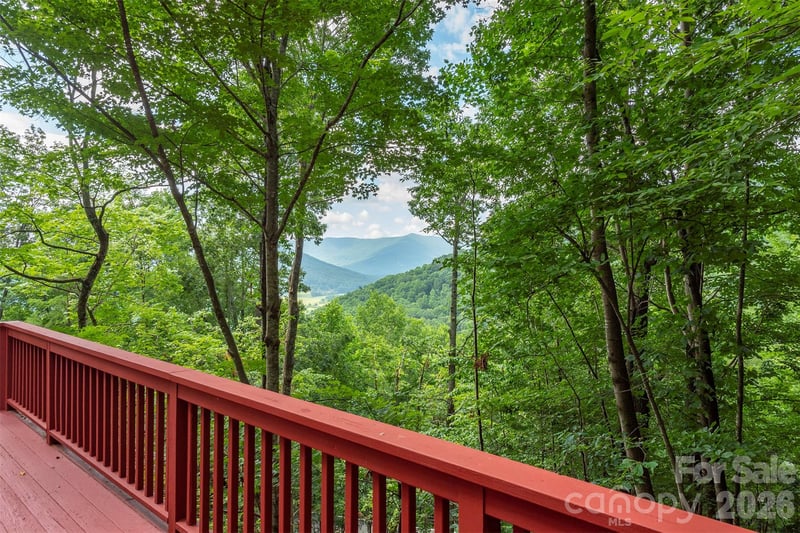 7 Winding Poplar Rd, Black Mountain, NC 28711