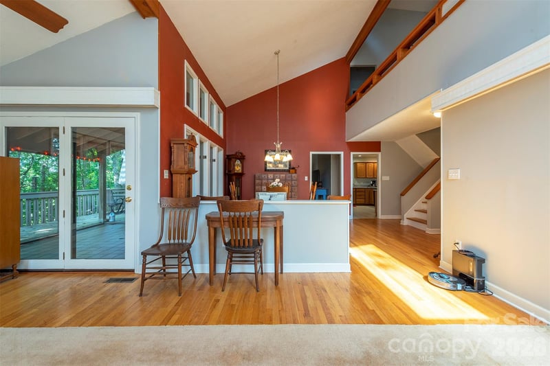 10 Chestnut Ridge Rd, Mills River, NC 28759