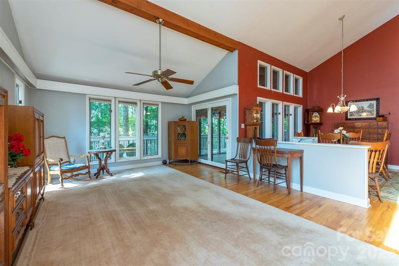 10 Chestnut Ridge Rd, Mills River, NC 28759